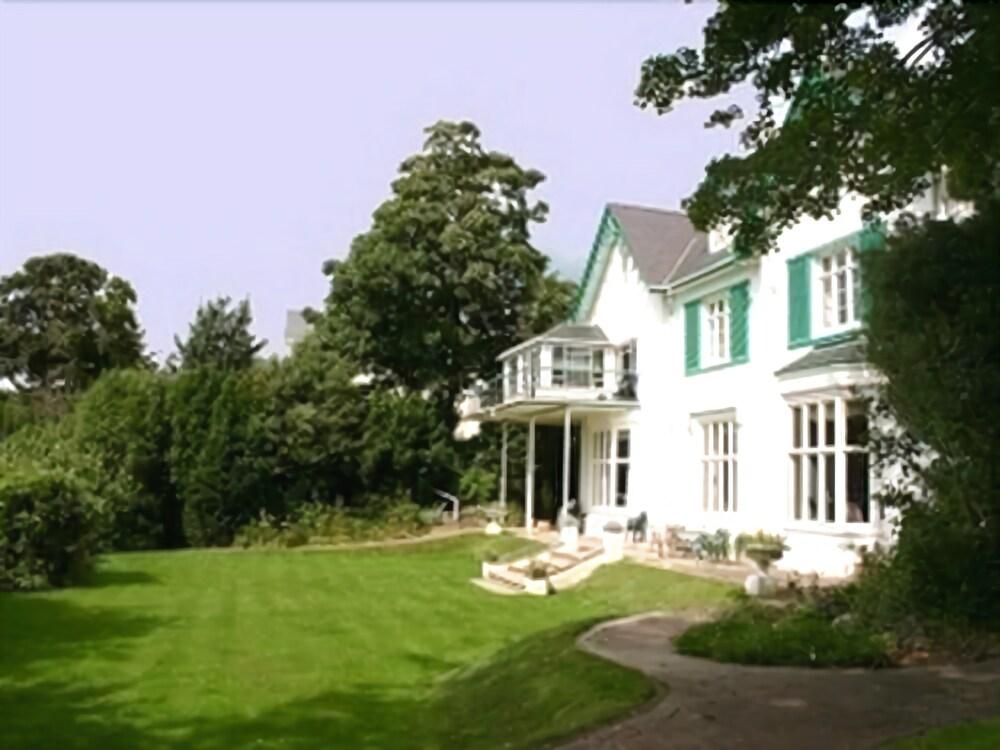 Hotel Frognel Hall 2*